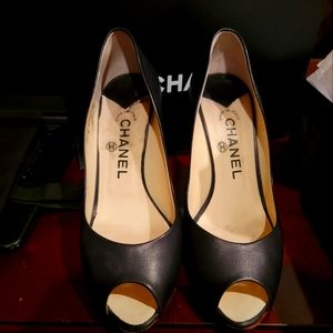 Chanel Chaus Ouvertes